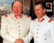 Ricardo Izurieta et Augusto Pinochet